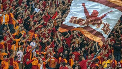 Galatasaray'dan taraftara dikkat çeken uyarı! Kulübe ceza verilmesine sebep olan kişilere maddi tazminat davası açılacak