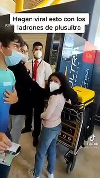 La aerolínea Plus Ultra, la mimada de Ábalos y Sánchez, cancela vuelos y deja tirados a los pasajeros