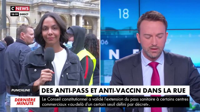Incident - Une reporter de CNews remet en place fermement un manifestant qui tente de perturber son direct sur le Pass Sanitaire