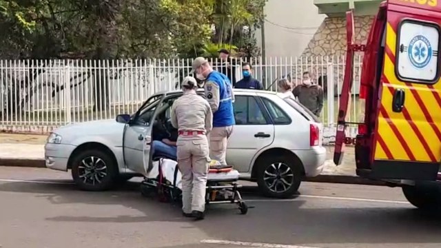 Três veículos se envolvem em acidente no cruzamento da Rua Nereu Ramos com a Pernambuco