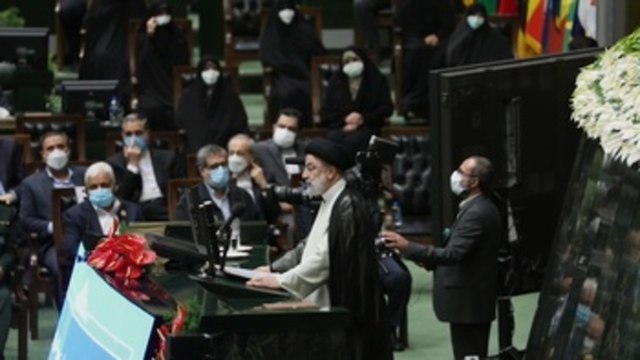 Raisí urge al fin de las sanciones mediante la diplomacia en su investidura