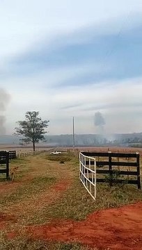 Incêndio de grandes proporções atinge pastagens e canavial em Serra dos Dourados