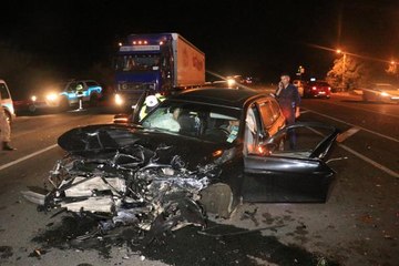 Erzincan'da iki otomobil çarpıştı: 1 ölü, 7 yaralı