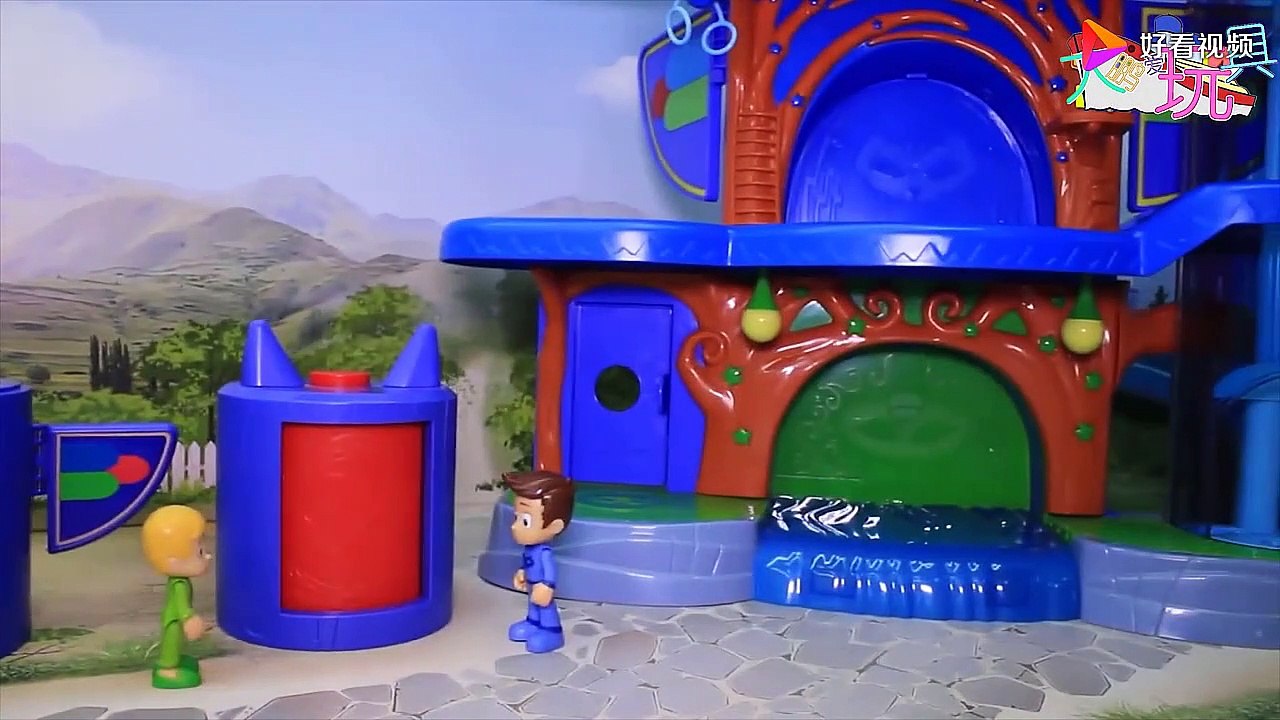 The doctor used sausages to lure the big bad wolf and asked the big bad wolf to do bad things