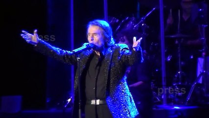 Raphael se sube al escenario de Starlite de Marbella para reunirse con sus fans