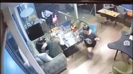 AVCILAR'DA 15'İNCİ KATTAN DÜŞEN MERMER PARÇASI FELAKETE NEDEN OLUYORDU