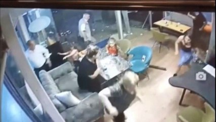 15. kattan mermer parçası düştü