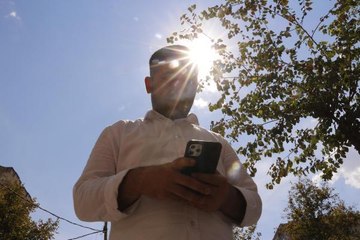 SICAKLIKLARIN ARTTIĞI DİYARBAKIR'DA UZMANLARDAN CEP TELEFONU UYARISI