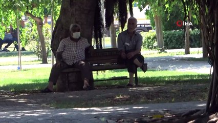 Kebap ustalarının aşırı sıcakta zorlu mesaisi