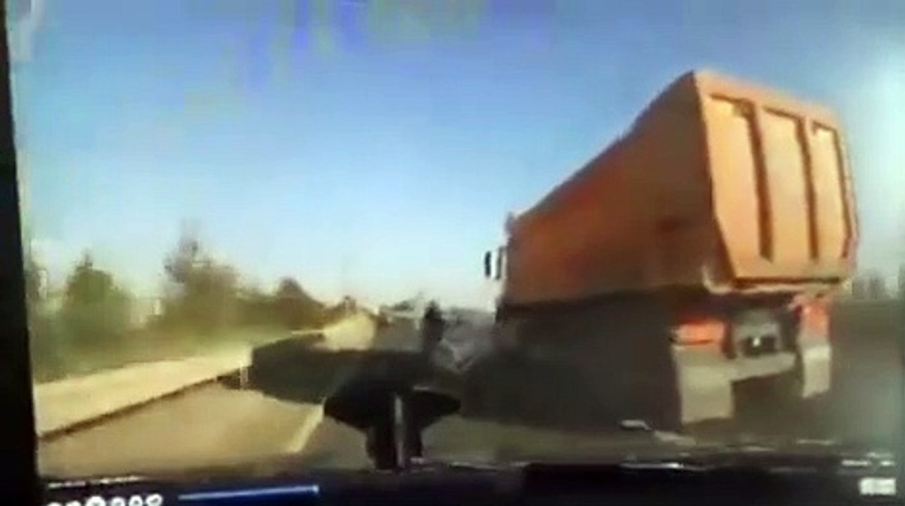 Ankara'da Kamyon Sürücüsü, Tartıştığı Motosikletliye Böyle Çarptı