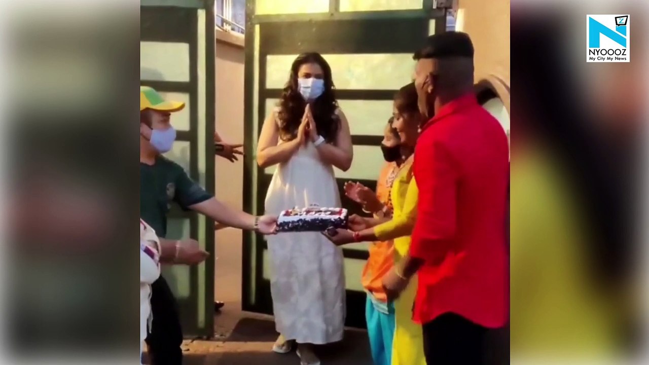 "Poor Fans", Kajol trolled for showing attitude to fans who brought her birthday cake