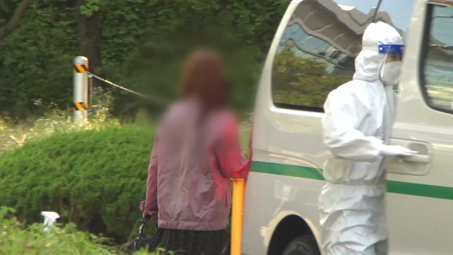 31일째 네 자릿수... 4차 대유행 정점 도달 가장 오래 걸릴 것 / YTN