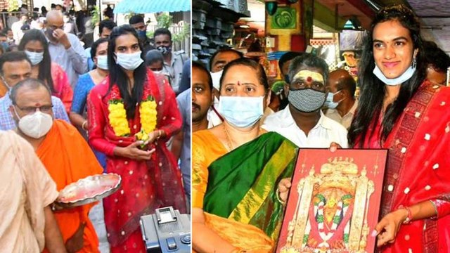 PV Sindhu Visits Kanaka Durga Temple దుర్గమ్మ ఆశీస్సుల తోనే.. | Olympics || Oneindia Telugu