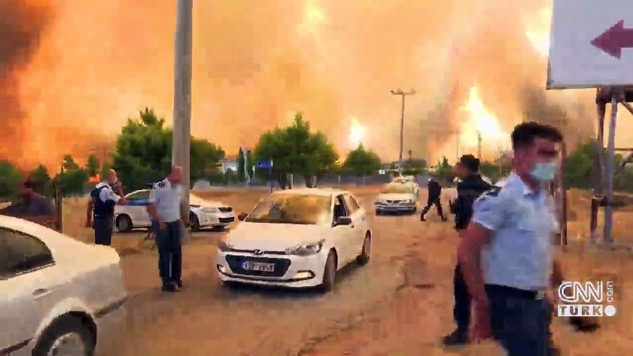 Yunanistan alevlere teslim