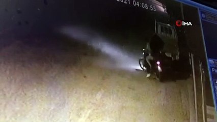 Bursa’da motosiklet hırsızlığı kamerada