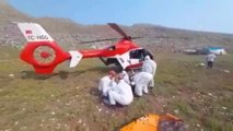 Yaylada mahsur kalan 2 Kovid-19 temaslısı hava ambulansıyla hastaneye götürüldü