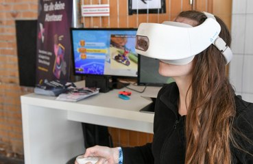 Facebook reveals VR headset prototype with 'natural eyes'