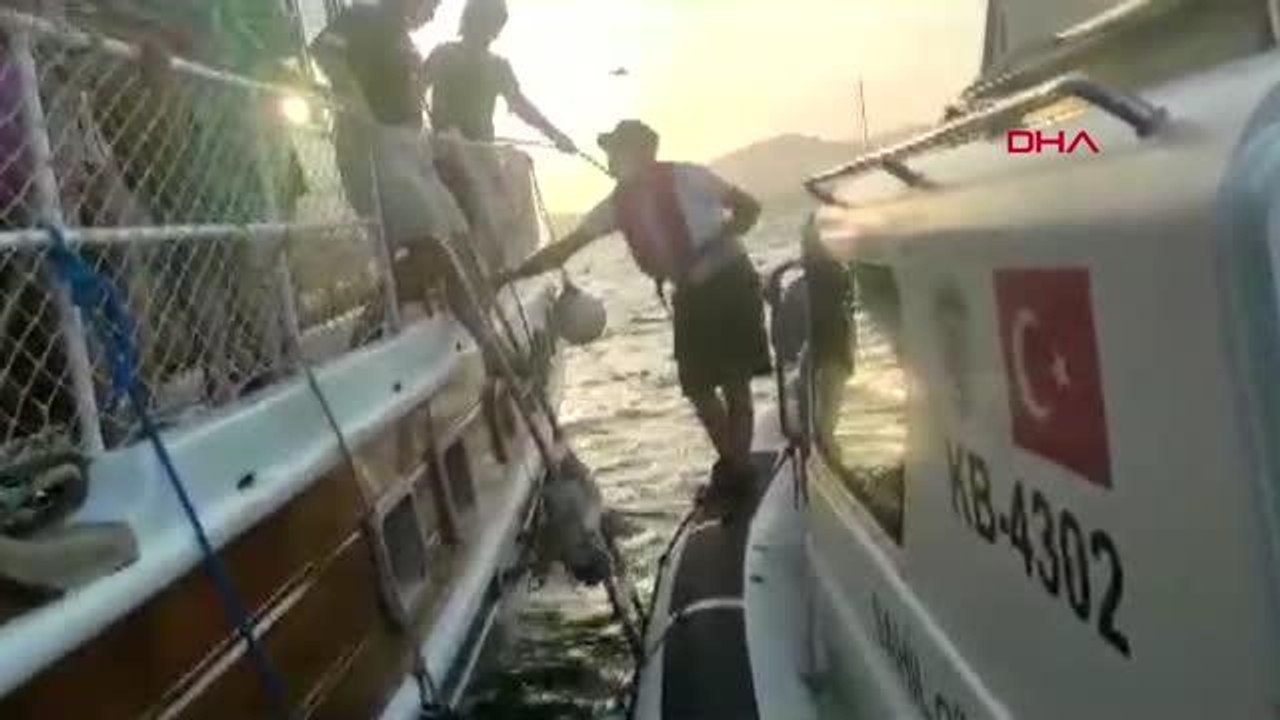 Sahil Güvenlik Komutanlığı, gece gündüz demeden deniz ve hava unsurları ile yangın bölgelerinde çalışmaya devam ediyor