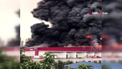 Esenyurt'ta lojistik deposunda çok büyük yangın
