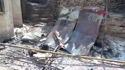 ALEVLER 90 YAŞINDAKİ FATMA NİNE'NİN EVİNİ YAKTI