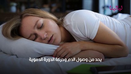 أضرار النوم على البطن