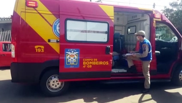 Homem sofre queda na rua e bate a cabeça no meio-fio; Bombeiros são acionados