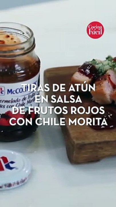 Tiras de atún en salsa de frutos rojos con chile morita - Cocina Fácil