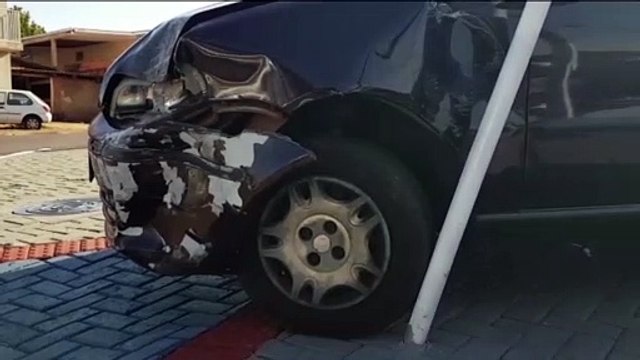 Veículos se envolvem em acidente de trânsito no Bairro XIV de Novembro