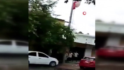 - Meksika’da deniz paraşütünün halatı koptu: Metrelerce sürüklenen kadın elektrik tellerine indi