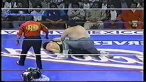 Máscara Año 2000 vs. Brazo de Plata en lucha 