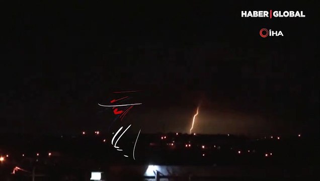 Meteoroloji uyarmıştı! Şimşekler geceyi aydınlattı