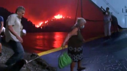 Evakuierungen über das Meer: Großbrände in Türkei und  Griechenland