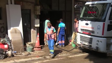 BURSA'DA SAĞANAK; EV VE İŞ YERLERİNİ SU BASTI