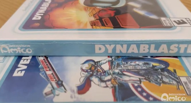 Amico - Vídeo con las cajas de sus juegos