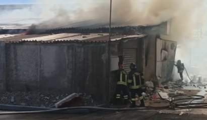 Messina - Brucia un deposito in disuso nel quartiere Maregrosso (07.08.21)