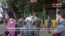 Kades Bandar Kedungmulyo Gembok Pintu Puskesmas