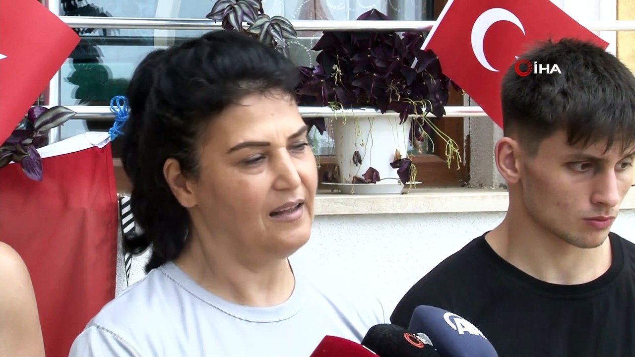 Annesi ve ikiz kardeşi Busenaz’ın olimpiyat şampiyonluğuna giden yolda verdiği mücadeleyi anlattı