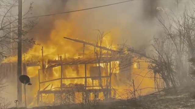 Más de un centenar de incendios forestales siguen activos en la costa oeste de EEUU