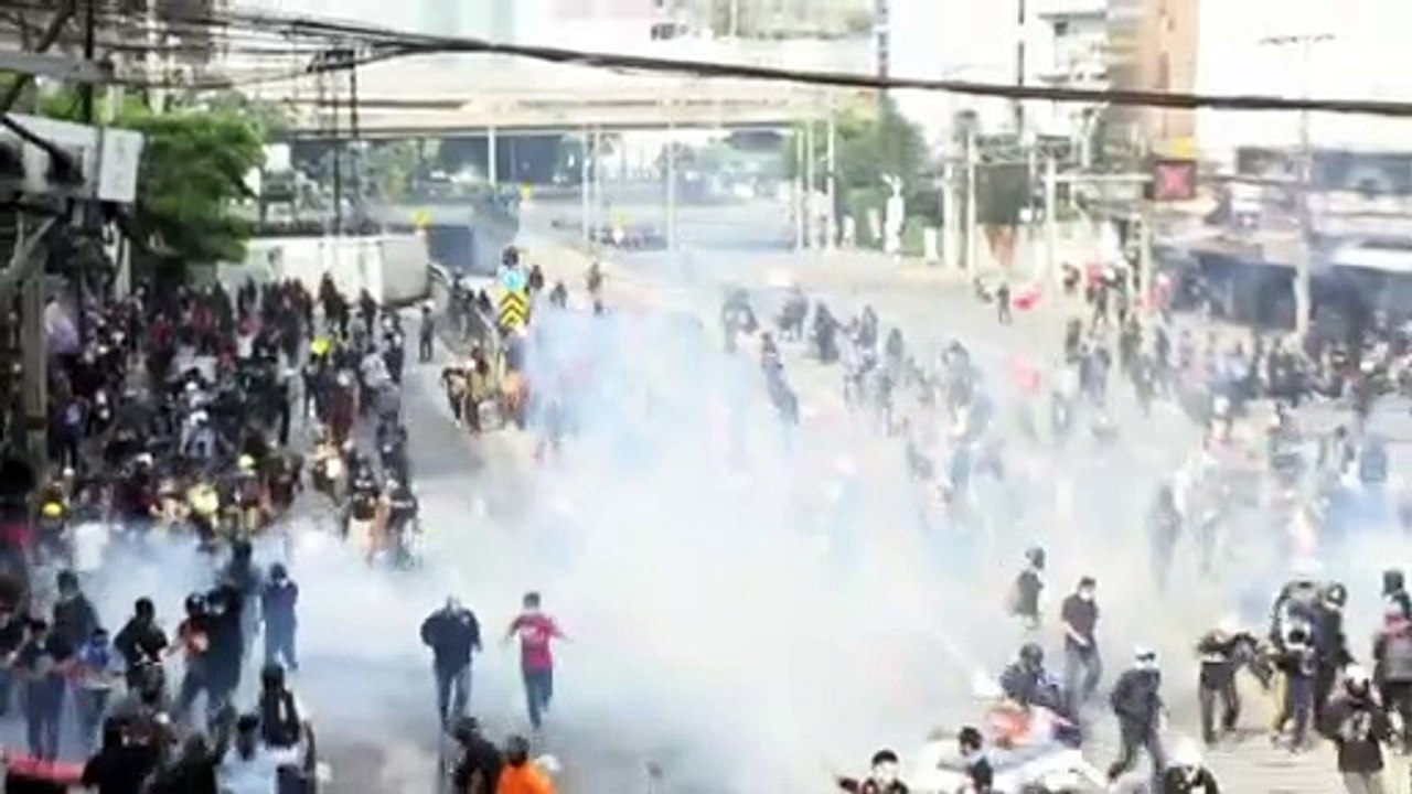 Mehr Geld für Corona, weniger für den König: Proteste in Thailand