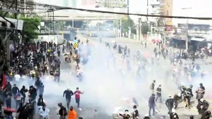 Összecsapások a kormányellenes tüntetésen Thaiföldön