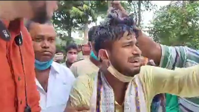 ত্রিপুরার মাটিতে অল্পের জন্যে রক্ষা পেলেন দেবাংশু,গাড়ি লক্ষ্য করে একের পর এক ইট | Oneindia Bengali