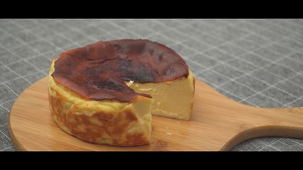 Basque Burnt Cheesecake [Super Creamy & Easy]