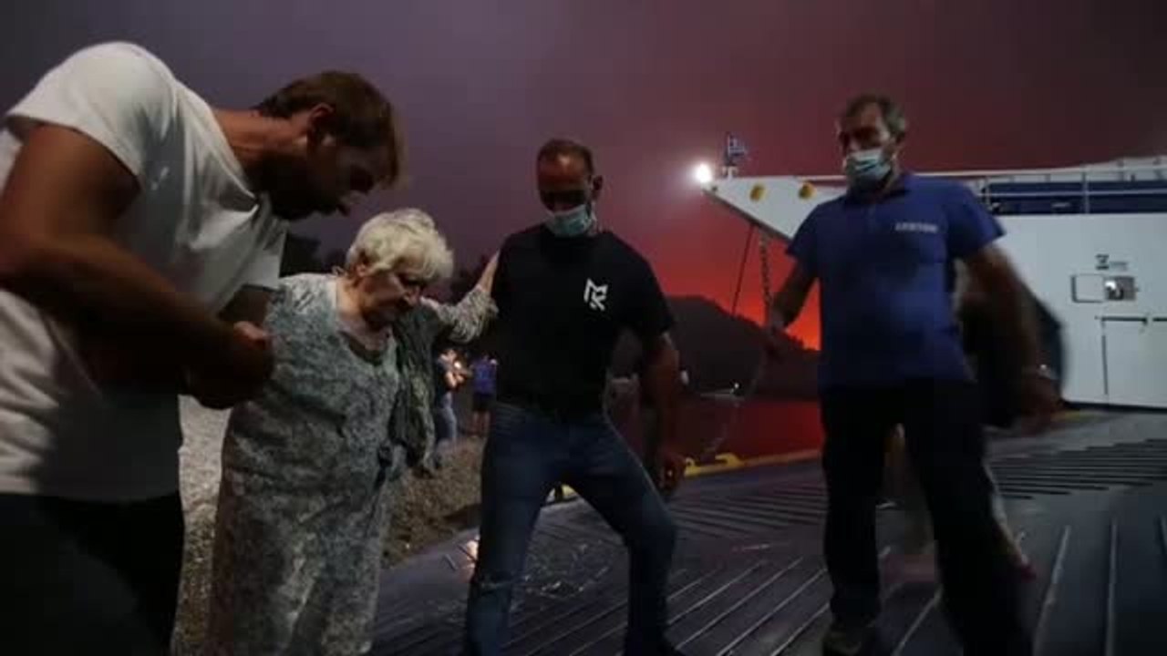 Los fuegos cercan Atenas