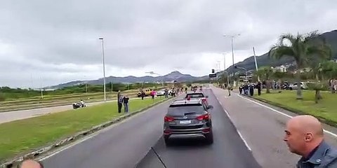 Baixa a gasolina, diz apoiador a Bolsonaro em Florianopolis