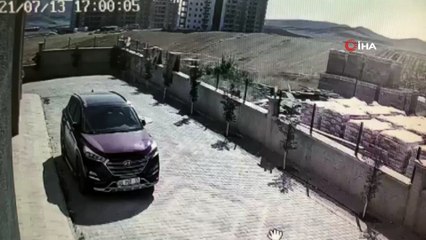 Yeni evlenen çiftlerin evlerine dadanan kadın hırsızlar kameralara yakalandı