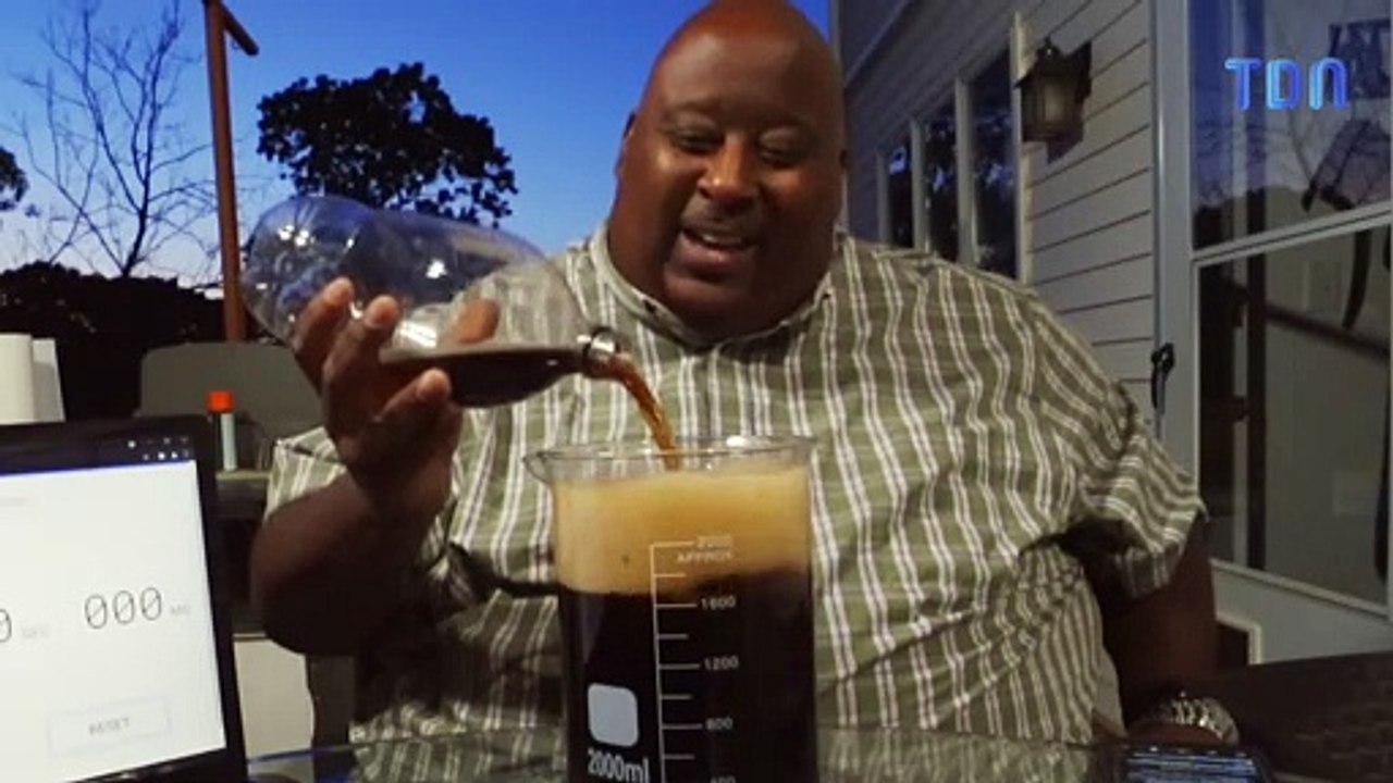 Un homme engloutit 2 litres de soda en moins de 20 secondes