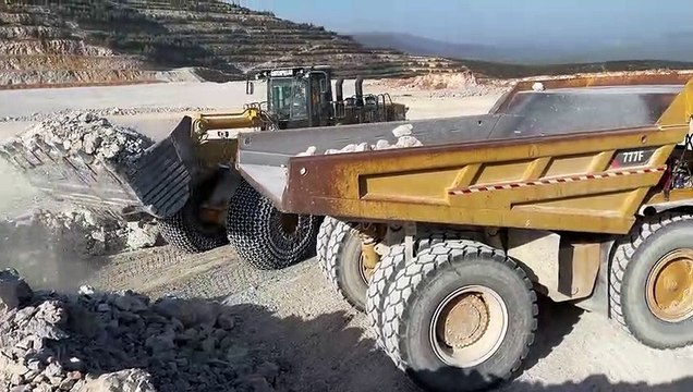 Caterpillar 992K Wheel Loader Loading Caterpillar 777F Dumpers