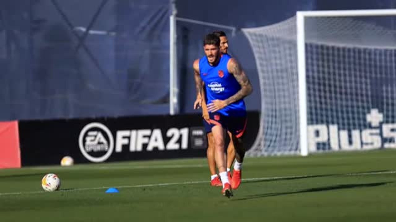 Simeone duda en su once para el debut liguero