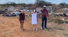 Lixão se forma em terreno baldio próximo a loteamento em Cajazeiras e deixa moradores indignados