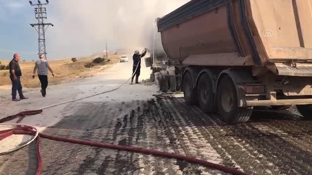 Seyir halindeyken alev alan tırda hasar oluştu